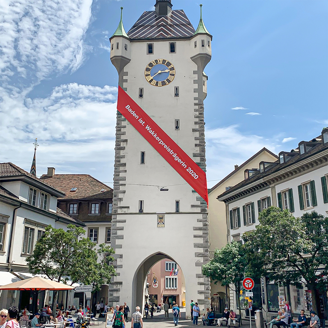 Stadtturm mit Wakkerpreis-Schärpe