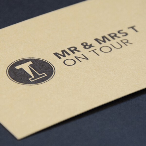 Mr & Mrs T > Fahrzeugbeschriftung und Visitenkarten