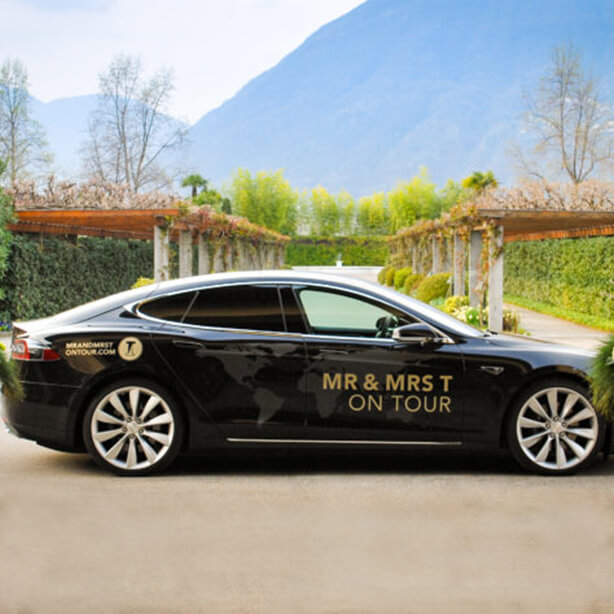 Mr & Mrs T > Fahrzeugbeschriftung und Visitenkarten