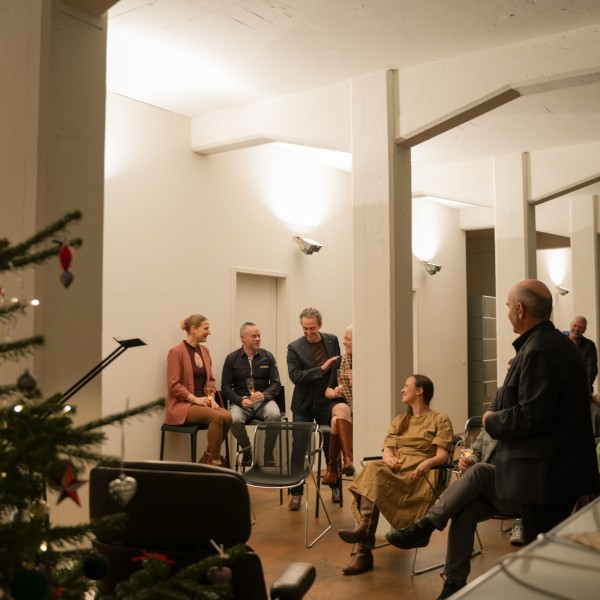 KOMMPAKT Weihnachtsessen – Lesung mit Peter Hottinger